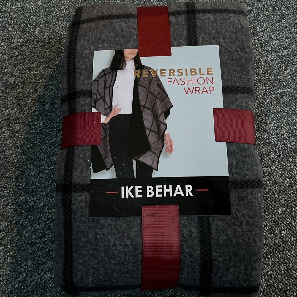 Ike Behar Reversible Fashion Wrap One Size Black and White Fleece Poncho